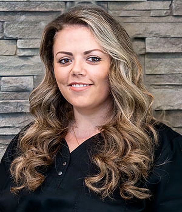 Orjola, dental assistant